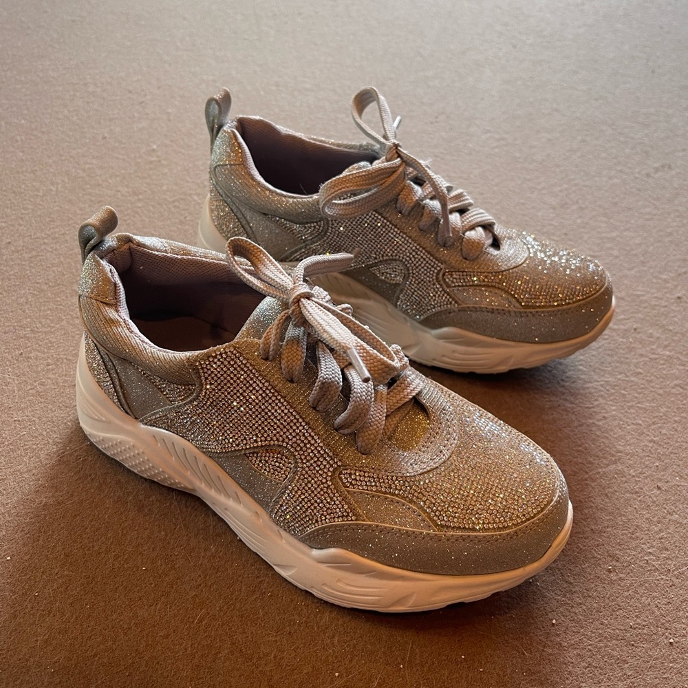 Girls sneakers